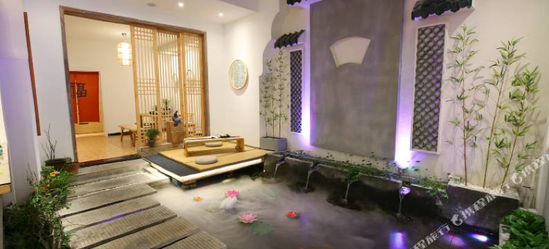 凤凰山前月下江景民宿图片