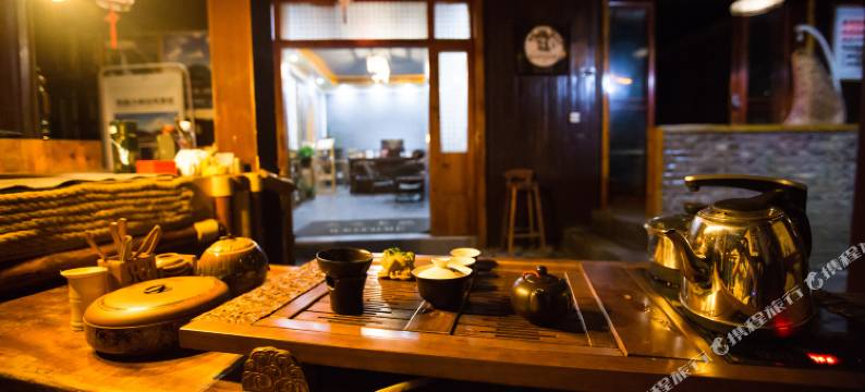 凤凰秋夜山居图片