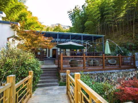 衢州七里·幽篁里民宿    分(2条点评) 248起距离242米立即预订