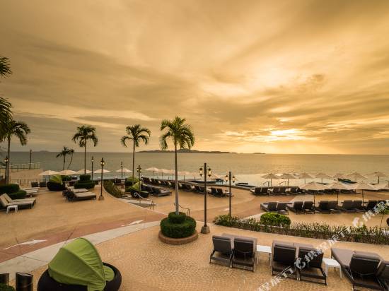 芭堤雅皇家克里夫海灘露台酒店