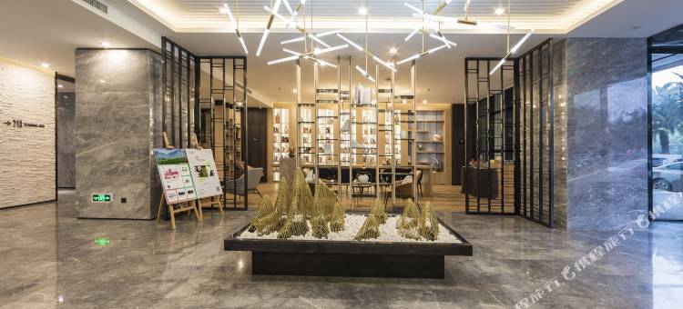 南宁青秀南湖地铁站亚朵酒店图片