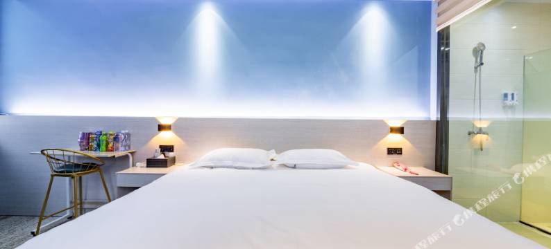 万优轻奢酒店(银川宁大怀远夜市店)图片