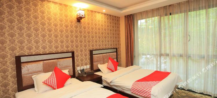 OYO昆明鸿锦大酒店图片