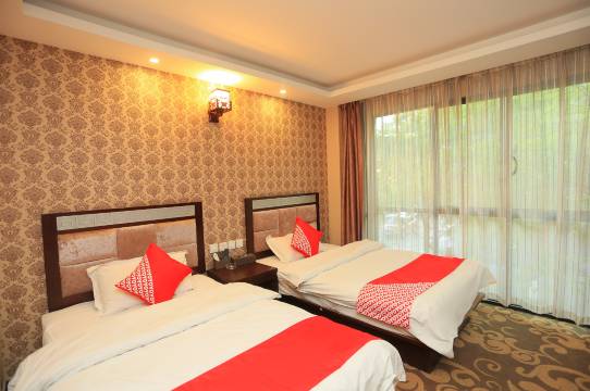 OYO昆明鸿锦大酒店