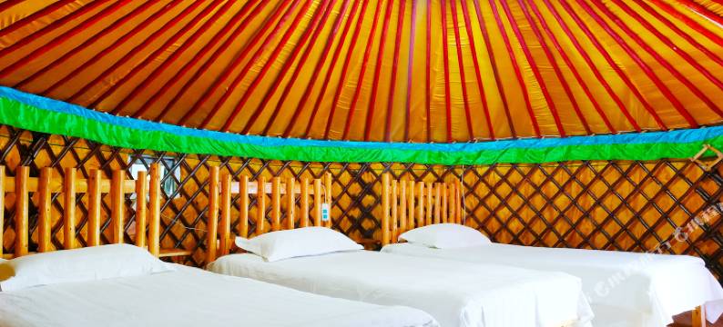 额尔塔拉蒙古包绿色庄园图片