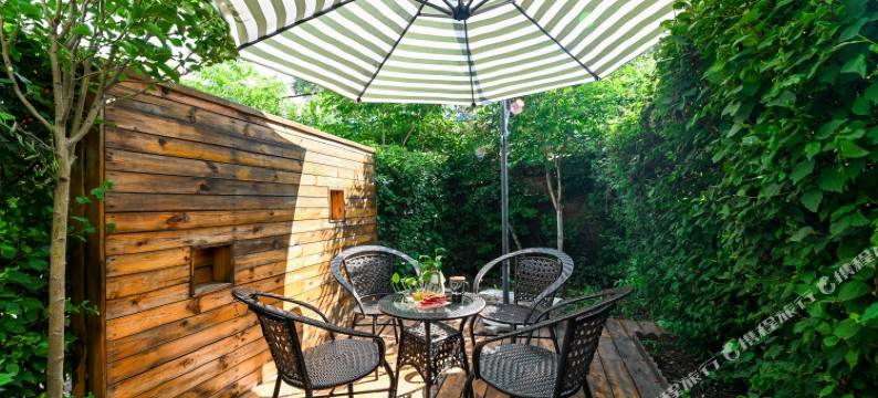 丽呈雅客小镇酒店(青年路中车轨道店)图片