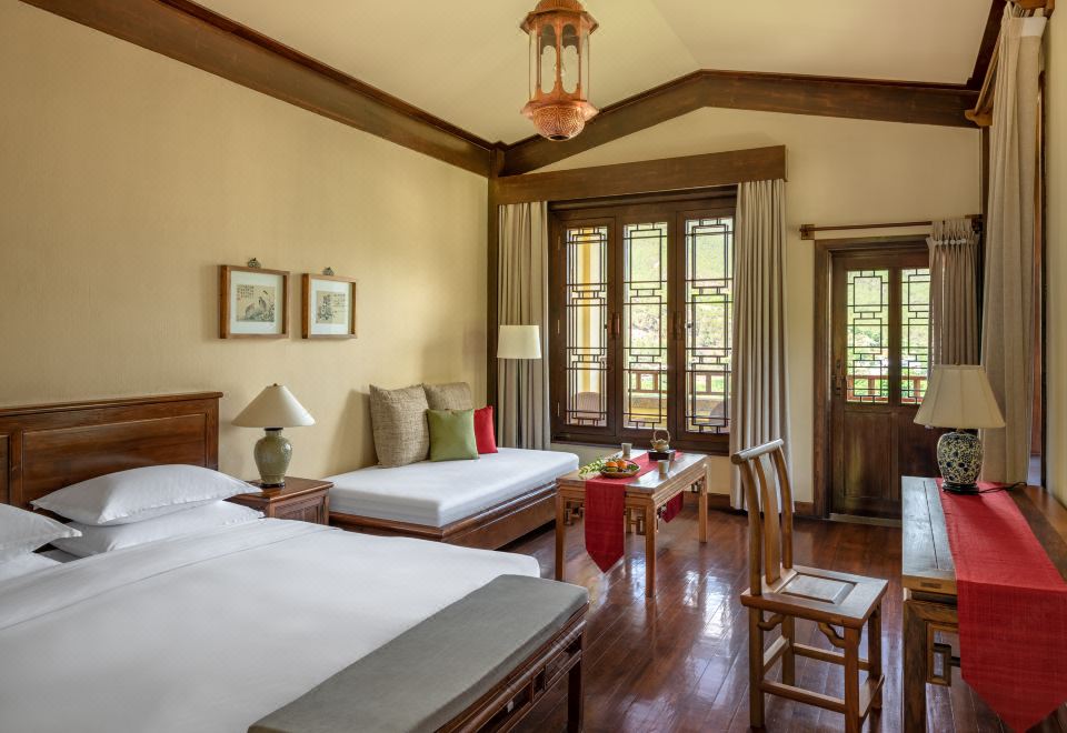 Songtsam Tacheng Lodge Hotel Overview