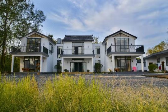 Yueshui Mountain HouseHotel Overview