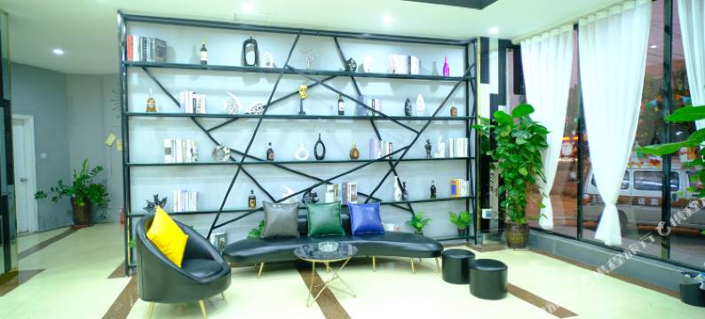 定安V8时尚酒店(定安汽车站店)图片