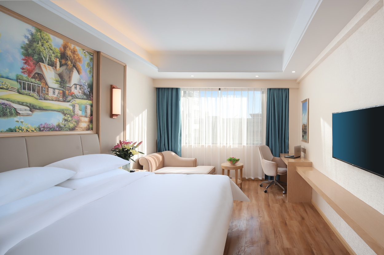 Vienna Hotel (Kunming Baiyun Road Metro Station Jiang'an) Hotel Overview