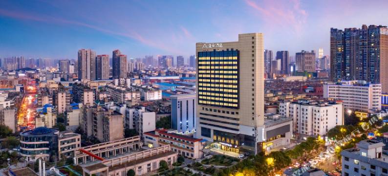 长沙五一广场晚报大道亚朵酒店图片
