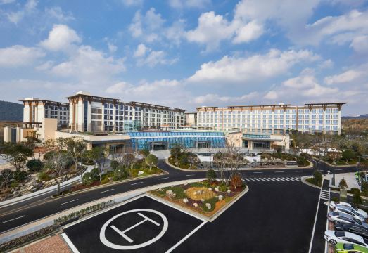 Landing Jeju Shinhwa World Hotels & Resorts Hotel Overview