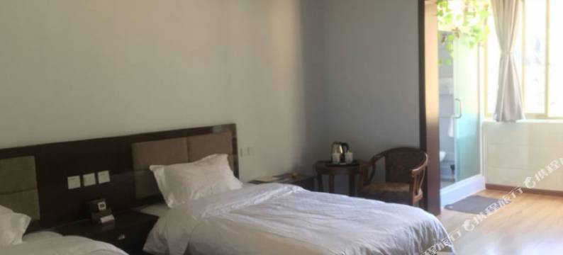 石棉沫水湖畔客栈图片