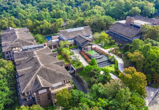 Wuzhishan Yatai Rainforest HotelHotel Overview