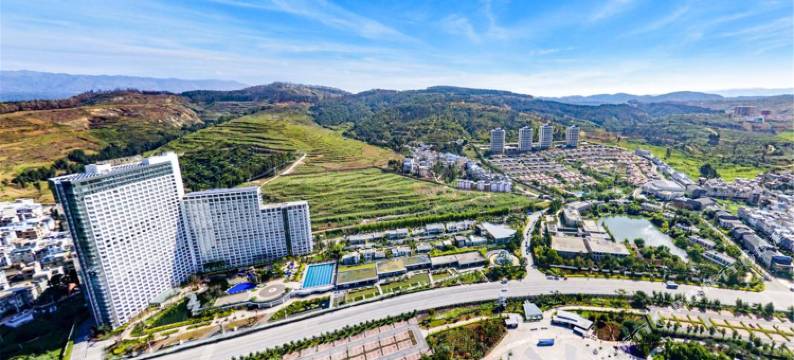 抚仙湖君临假日酒店图片