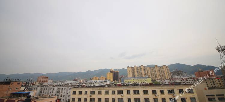 布丁严选酒店(西安华清池东三岔地铁站店)图片