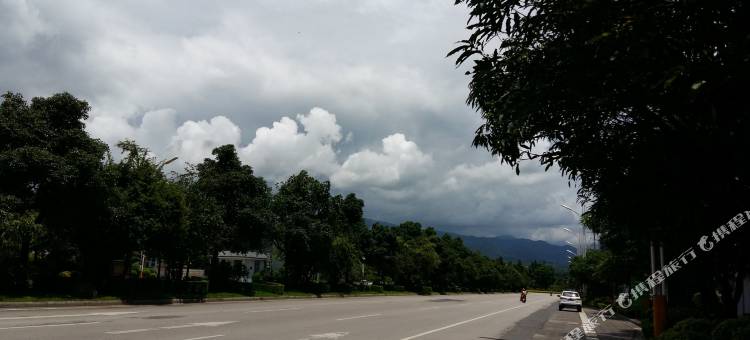 芒市滇缅电竞大酒店图片