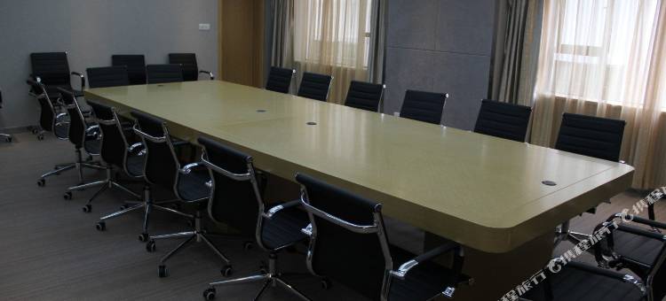 湛江燕岭翠园酒店(东风海鲜市场店)图片