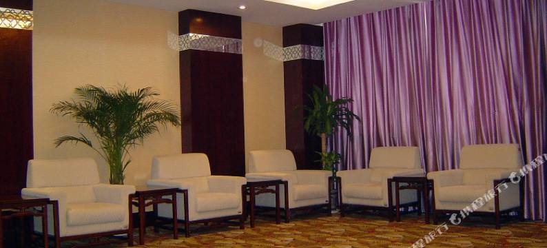 南召丹霞大酒店(万德隆购物中心店)图片