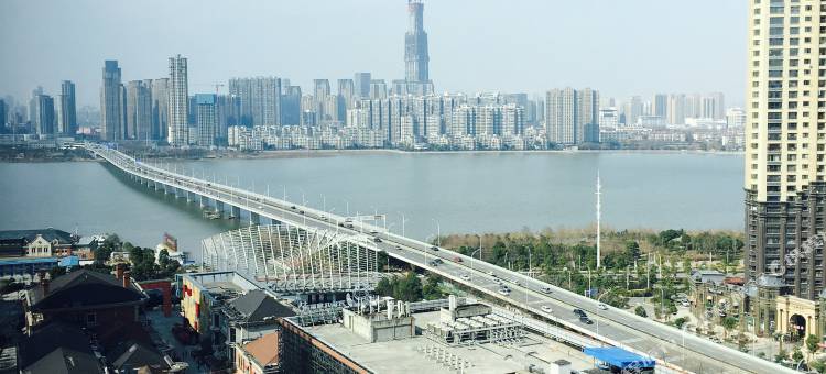 武汉小幸运湖景公寓酒店图片