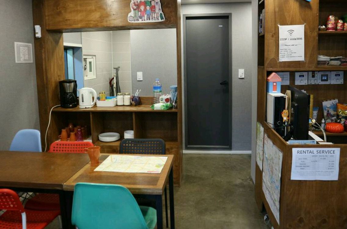 Zzzip Guesthouse In Hongdae Hotel Reviews And Room Rates -