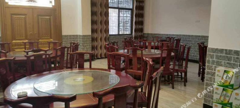 薄刀峰鹞子山庄图片