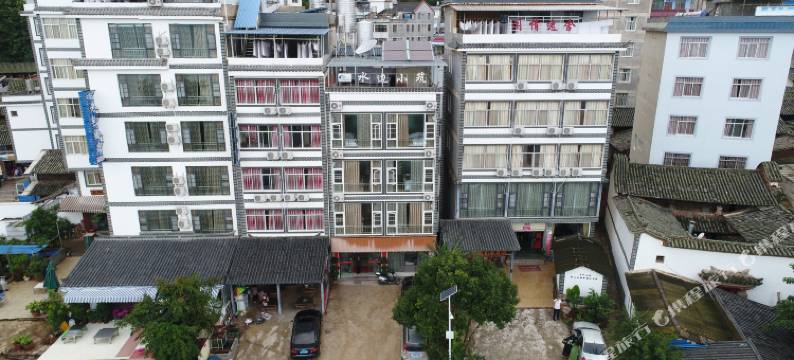 澄江禄充水边小筑图片