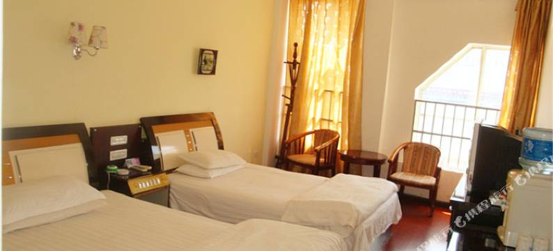 陆良君临宾馆图片