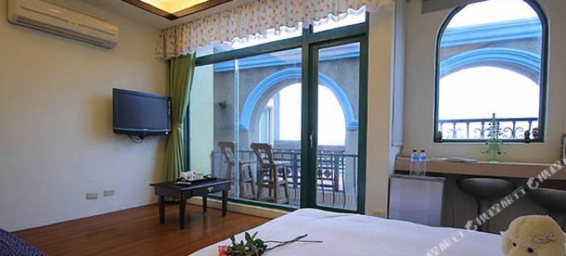 花莲蓝色玻璃海图片