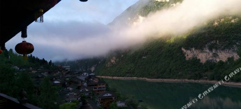 龚滩古镇观景楼图片