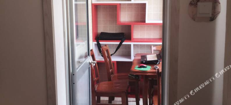 威海拖鞋穿反了民俗小店图片