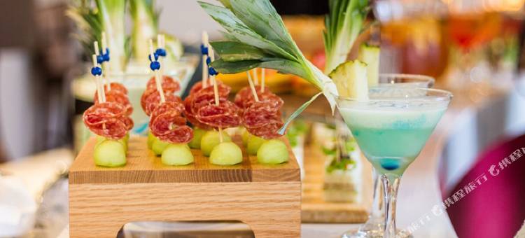 林芝工布庄园希尔顿酒店图片