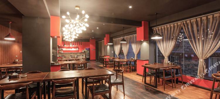 四姑娘山观山印枂客栈图片