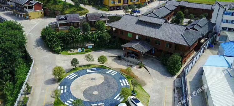 巴马活泉木楼山庄图片