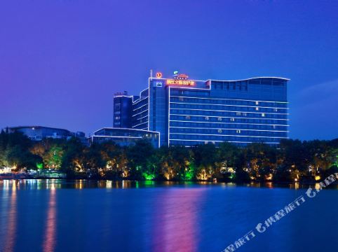 您的位置: 首页 酒店预订 桂林酒店 > 桂林漓江大瀑布饭店