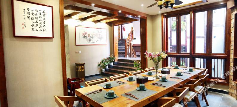 等你来.倾城轻奢民宿(凤凰古城中心店)图片