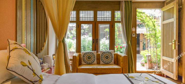 丽江古城听花堂·望雪山民宿(日照金山店)图片