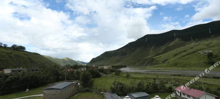 康定藏地祥雪酒店图片