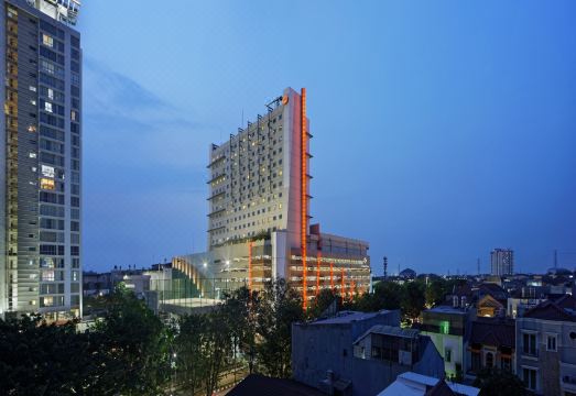 Harris Hotel and Conventions Kelapa Gading JakartaHotel Overview