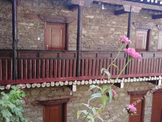 丹巴丹增翁扎客栈