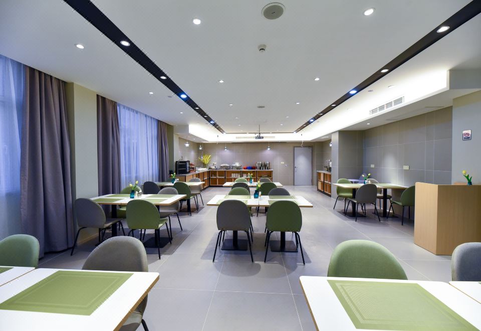 Homeinn Selected Hotel (Wuxi Anzhen East Railway Station RT-Mart) Hotel Overview