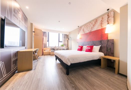 Ibis Hotel (Xi'an Jianzhang Road Fengdong New Area)Hotel Overview