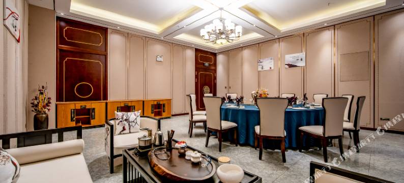 八宿紫宸泊阅大酒店(然乌湖店)图片