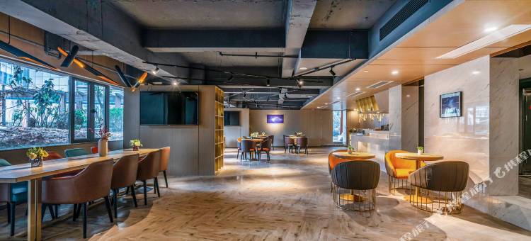 蔚徕酒店(重庆观音桥轻轨站店)图片