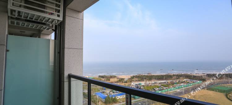 青岛单色都市民宿图片