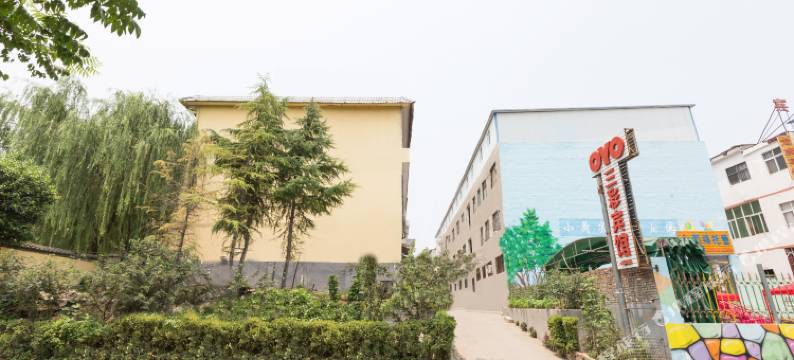 洛阳三彩宾馆(龙门石窟店)图片