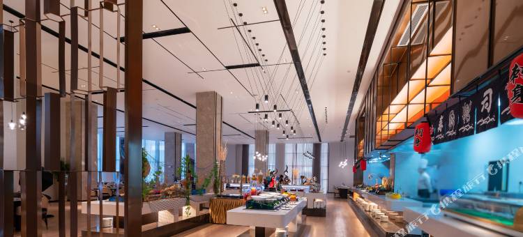 深圳澔悦格兰云天国际酒店(国际会展中心海上田园东地铁站店)图片