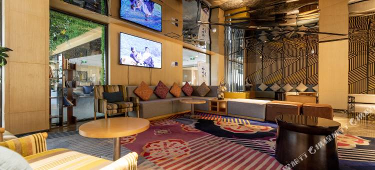 稻城亚丁智选假日套房酒店图片