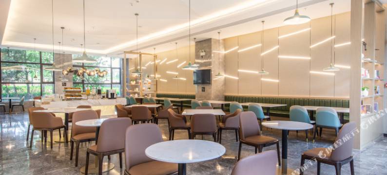 深圳龙岗石芽岭地铁站亚朵酒店图片