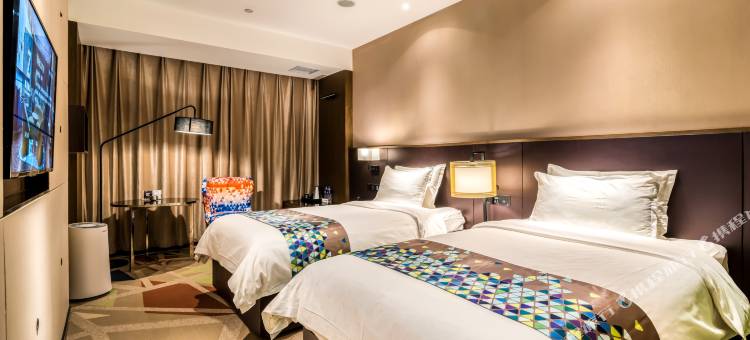 潮漫酒店(哈尔滨中央大街步行街公路大桥地铁站店)图片